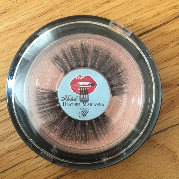 False lashes - Picture 1 of 4